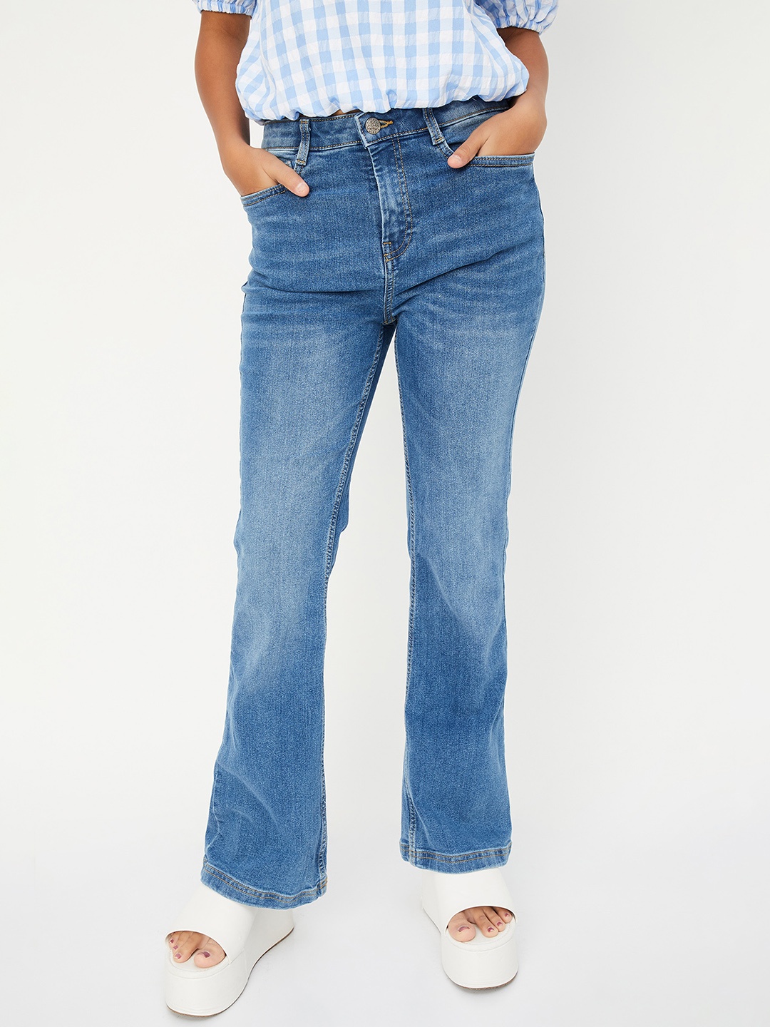 

max Girls Clean Look Mid-Rise Light Fade Bootcut Jeans, Blue