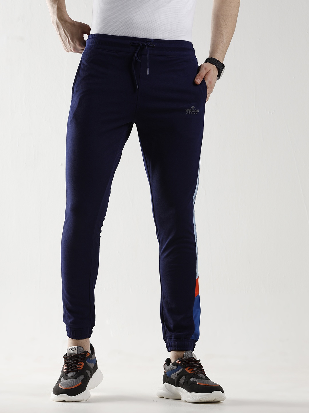 

WROGN Men Slim-Fit Mid Rise Joggers, Navy blue