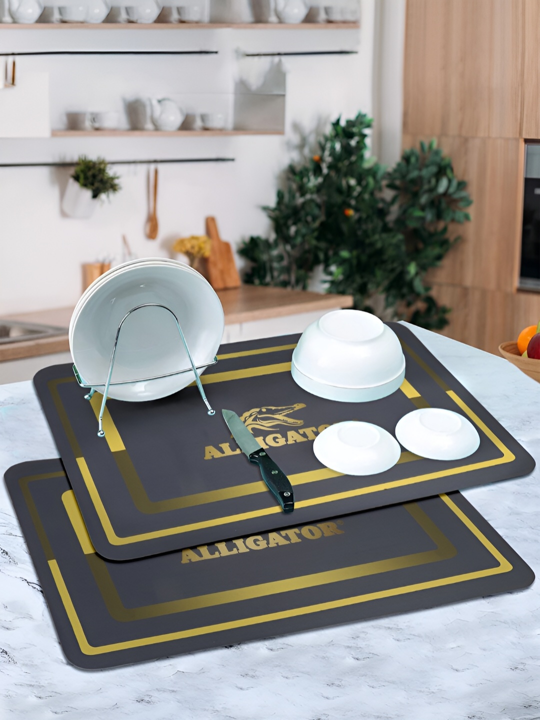 

DREAM WEAVERZ Black & Yellow 2 Pieces Absorbent Leather Table Placemats