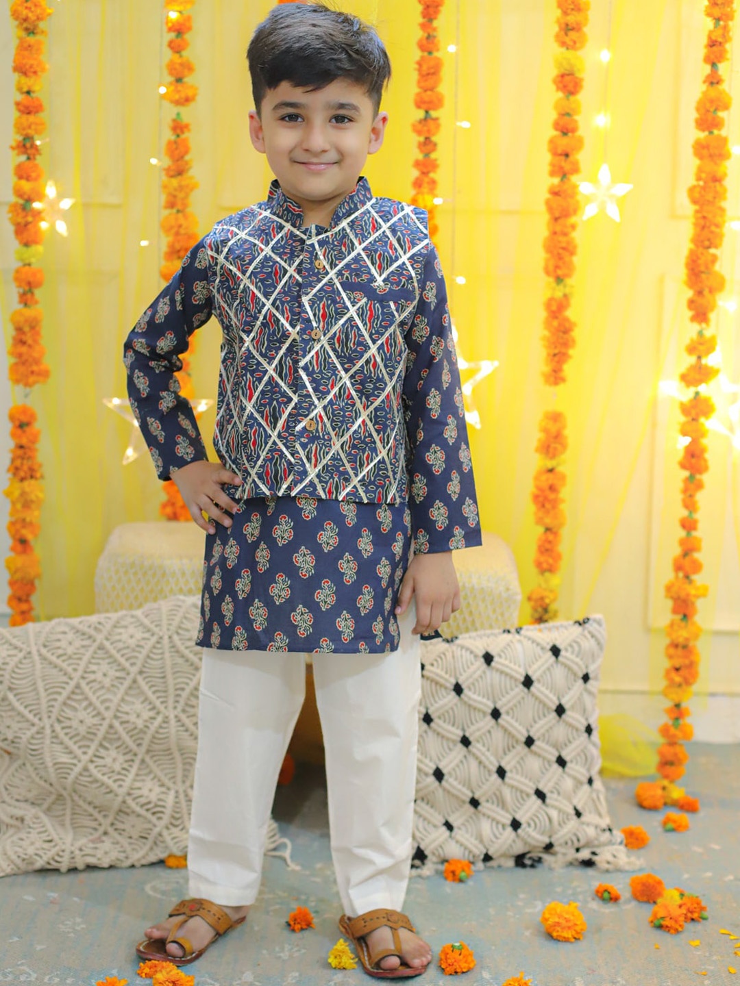 

BownBee Boys Floral Printed Regular Pure Cotton Kurta with Pyjama with Jacket, Blue