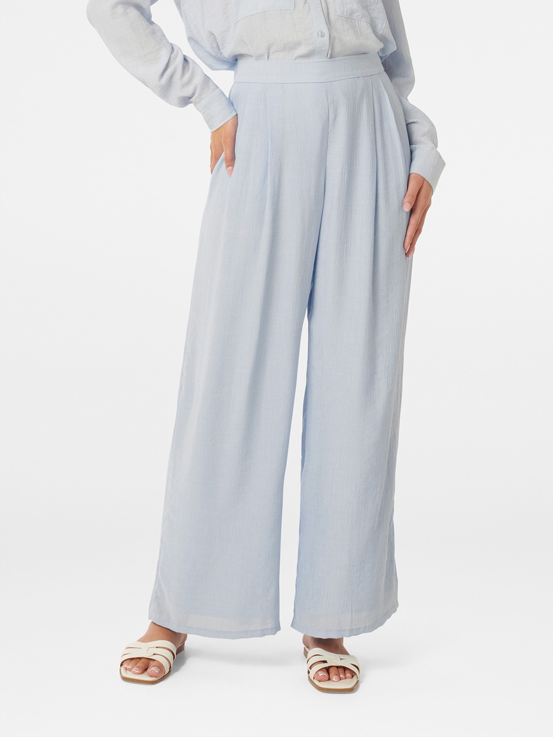 

Forever New Women Relaxed Flared High-Rise Pleated Parallel Trousers, Blue