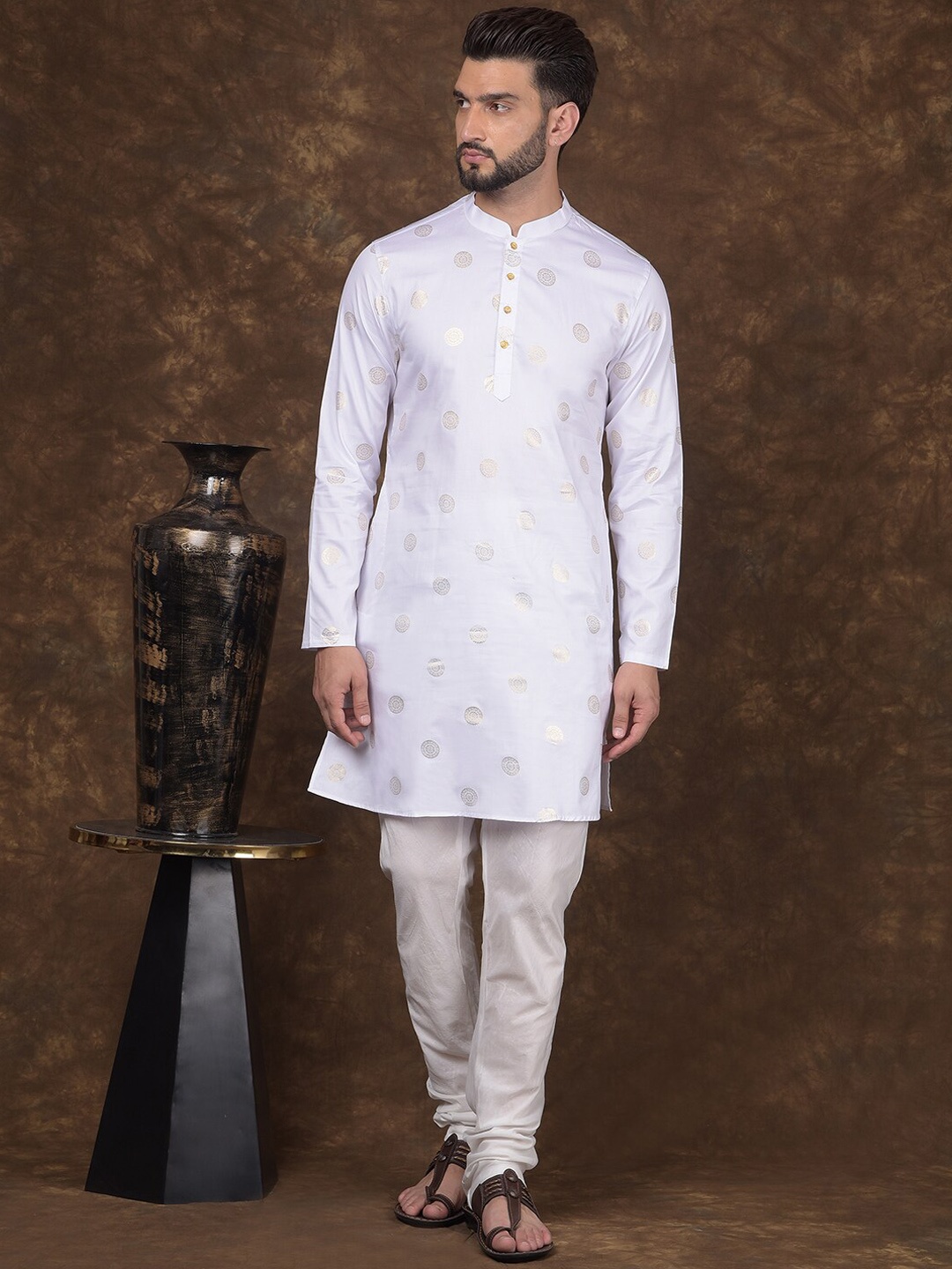 

DEYANN Ethnic Motifs Printed Mandarin Collar Straight Kurta With Churidar, White