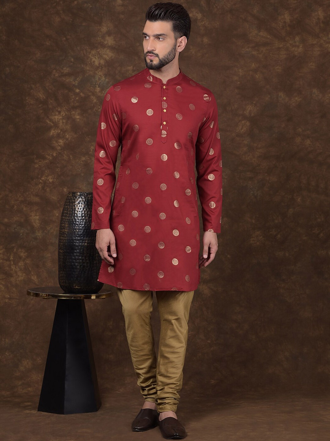 

DEYANN Ethnic Motifs Printed Mandarin Collar Long Sleeves Kurta with Churidar, Red