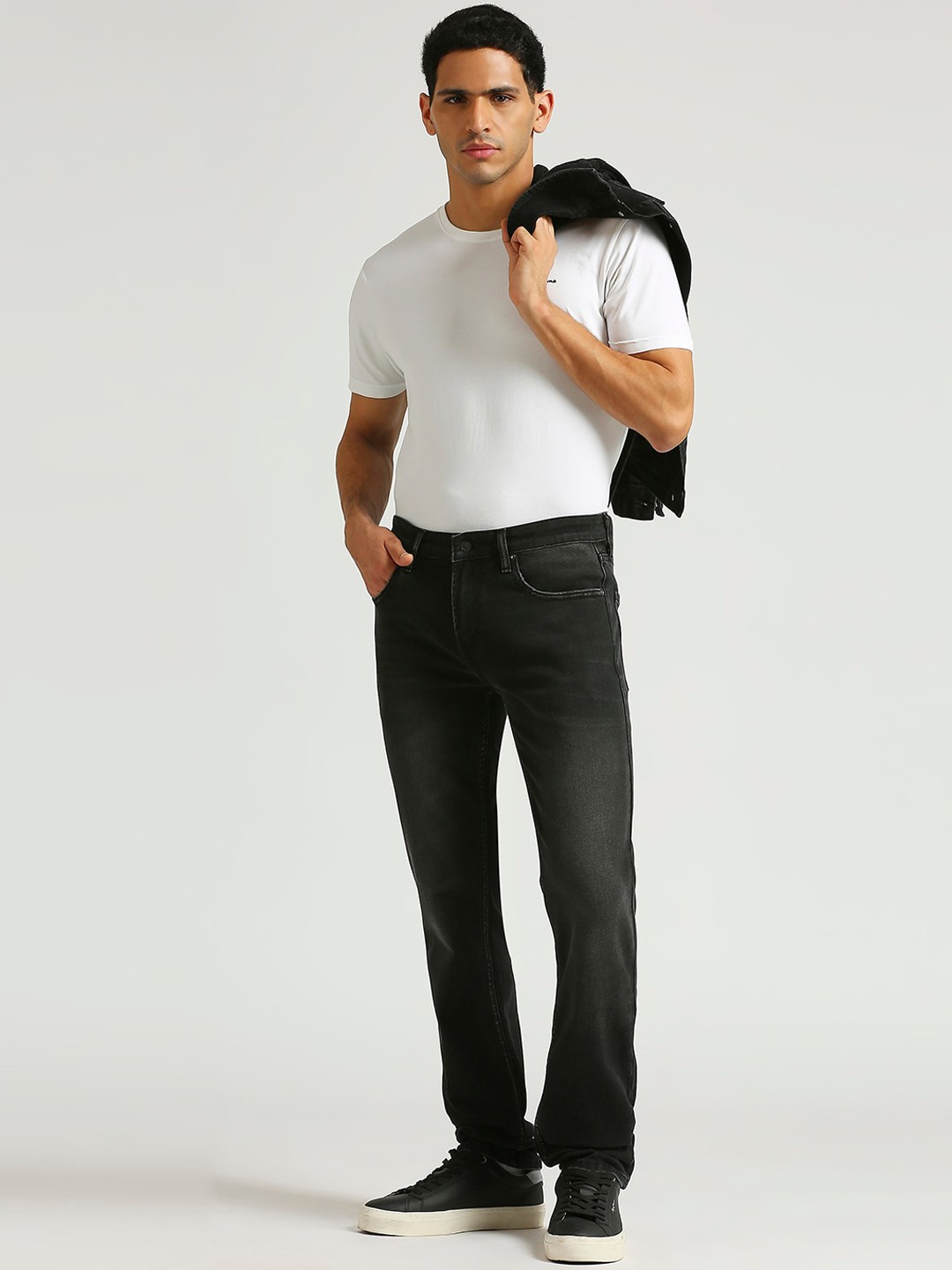 

Pepe Jeans Men Mid-Rise Slim Fit Light Fade Stretchable Jeans, Black