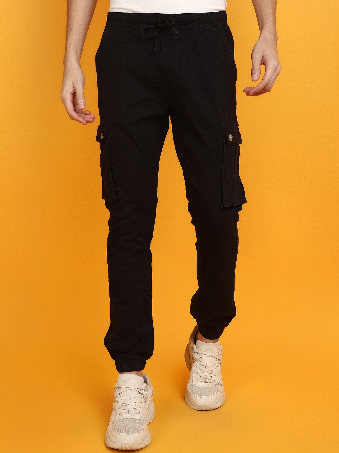 

V-Mart Men Regular Fit Mid-Rise Cotton Cargos Trousers, Black