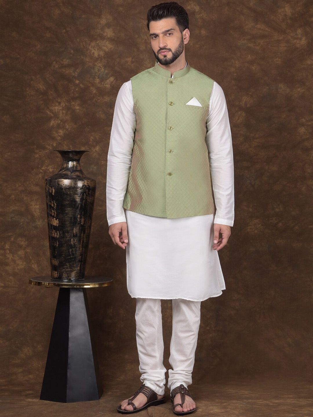 

DEYANN Mandarin Collar Kurta With Churidar, Green