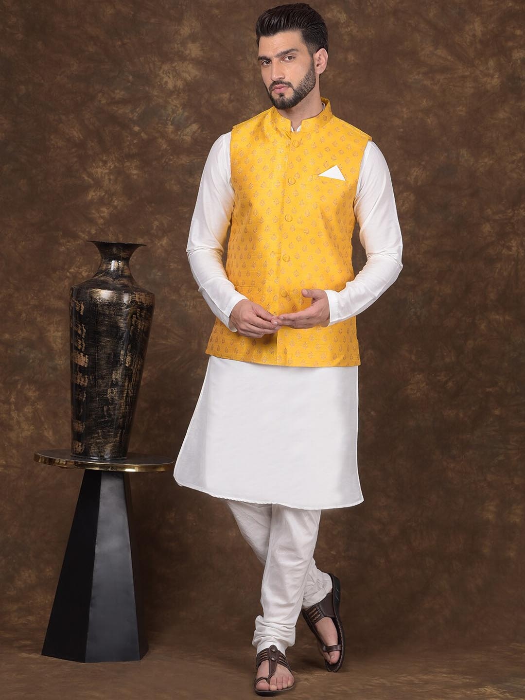 

DEYANN Mandarin Collar Kurta With Churidar, Yellow