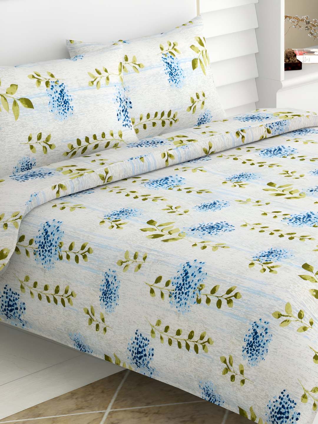 

haus & kinder Blue & White Floral 144 TC Queen Bedsheet with 2 Pillow Covers