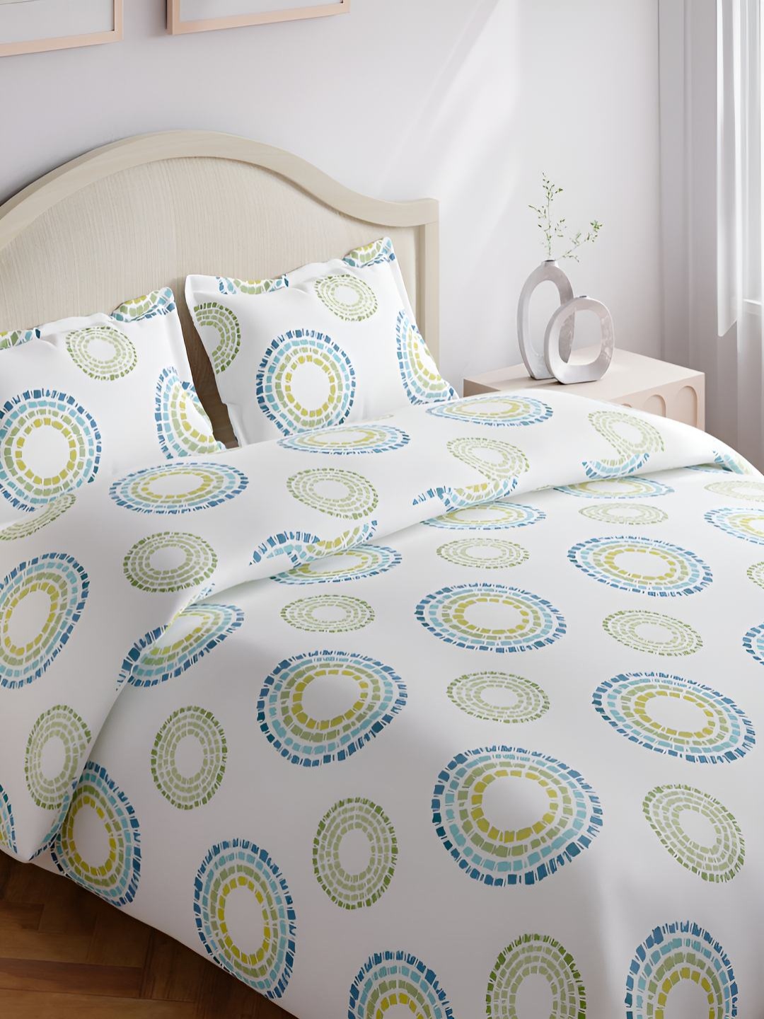 

haus & kinder White & Green Geometric 144 TC Queen Bedsheet with 2 Pillow Covers