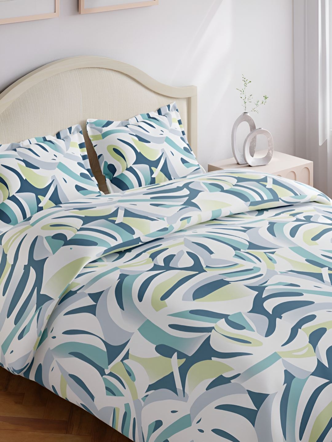

haus & kinder Blue & White 144 TC Queen Bedsheet with 2 Pillow Covers