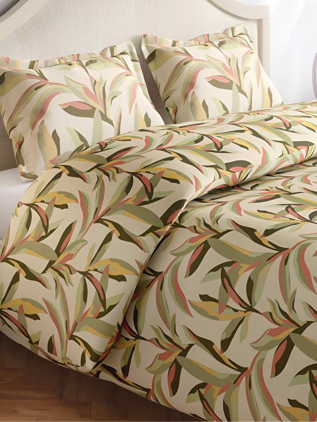 

haus & kinder Orange & Red Floral 144 TC King Bedsheet with 2 Pillow Covers