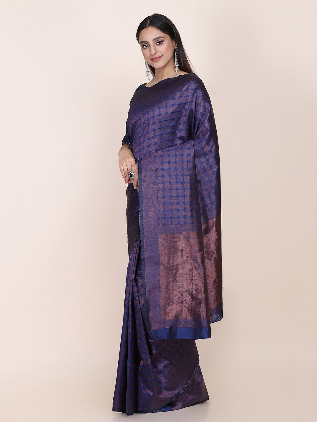 

HRITIKA Checked Woven Design Zari Saree, Violet