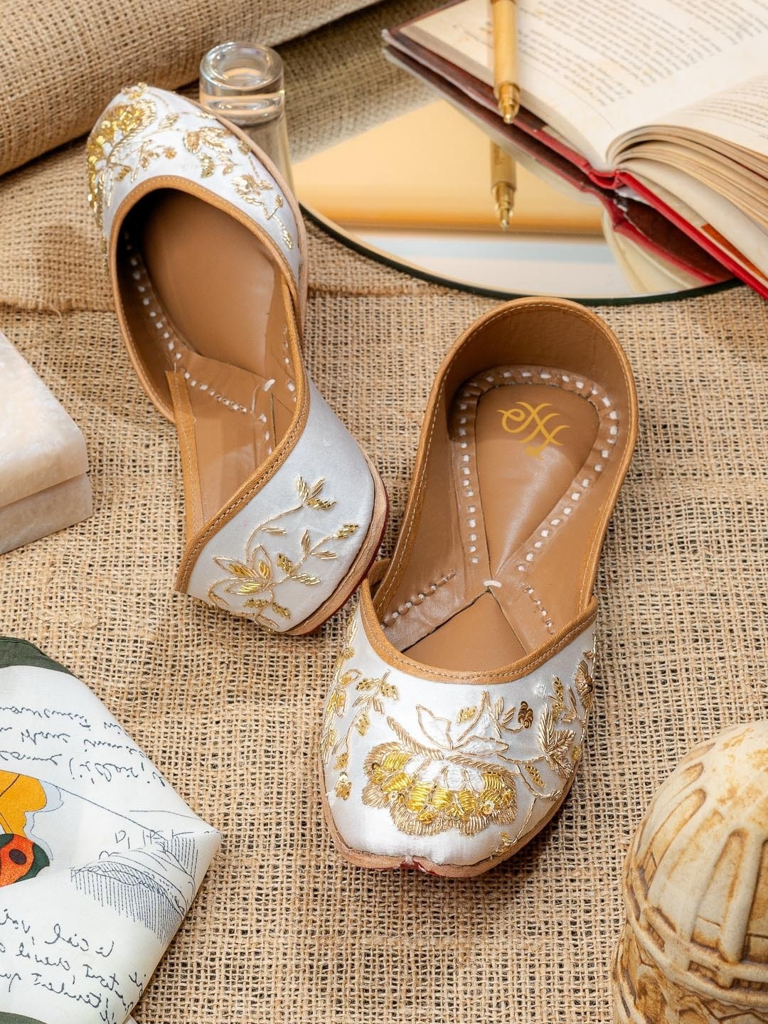 

House of Pataudi Embellished Square Toe Majoris, White