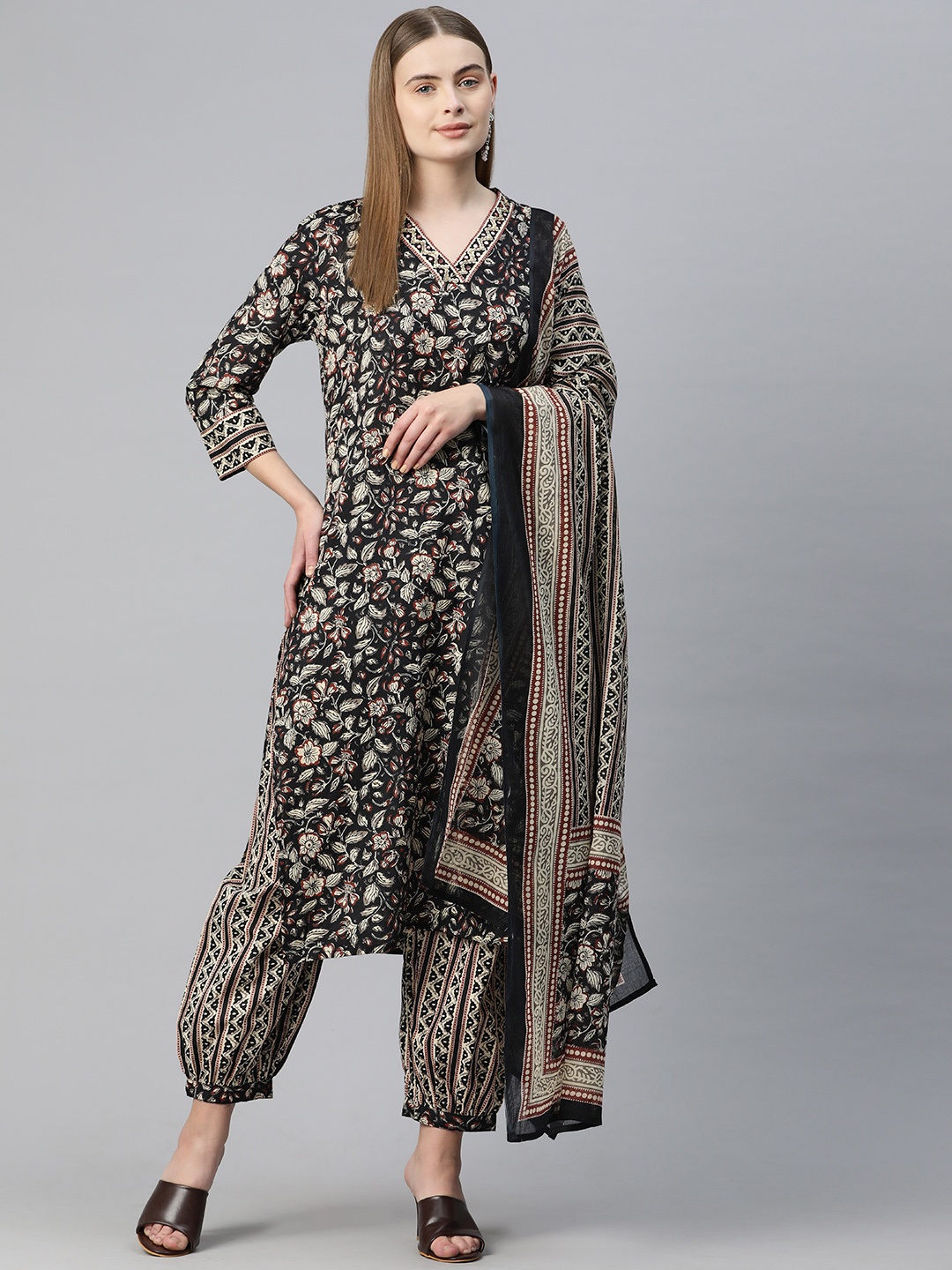

Readiprint Floral Printed Mirror Work Pure Cotton Kurta Set, Black