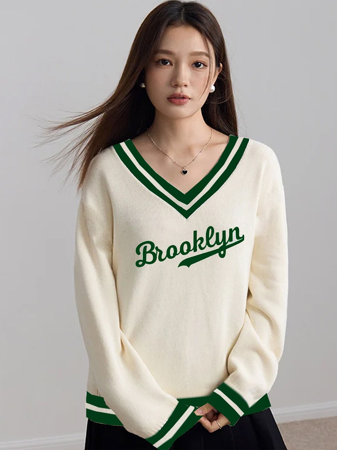 

CLAFOUTIS Typography Printed V-Neck T-shirt, White