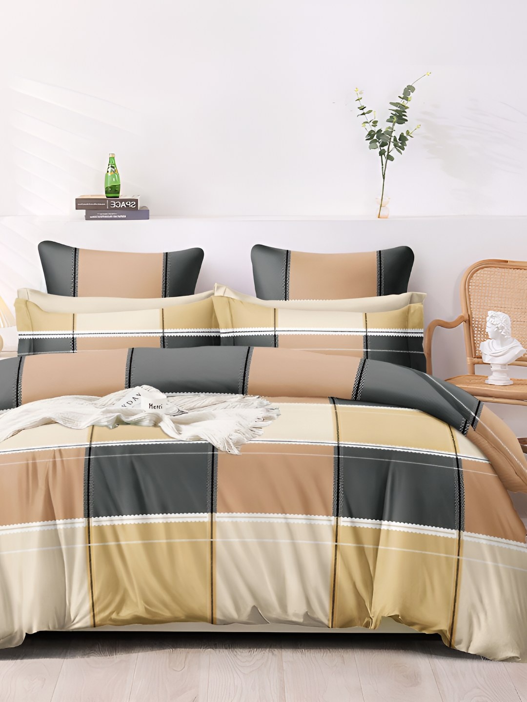 

Bajo's Beige & Black Geometric 350 TC Flat King Bedsheet with 2 Pillow Covers