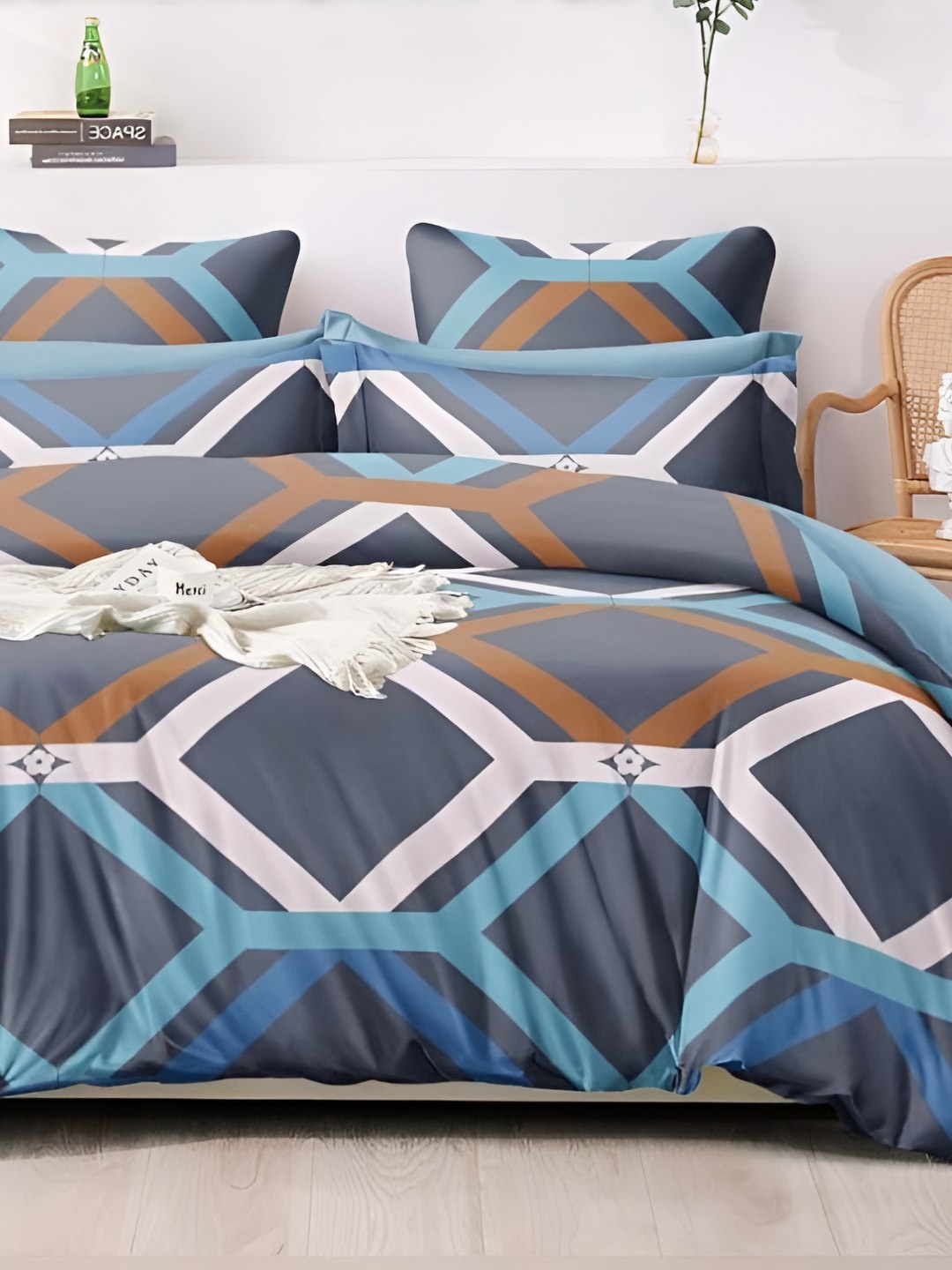 

Bajo's Grey & Blue Geometric Cotton 350 TC King Bedsheet with 2 Pillow Covers