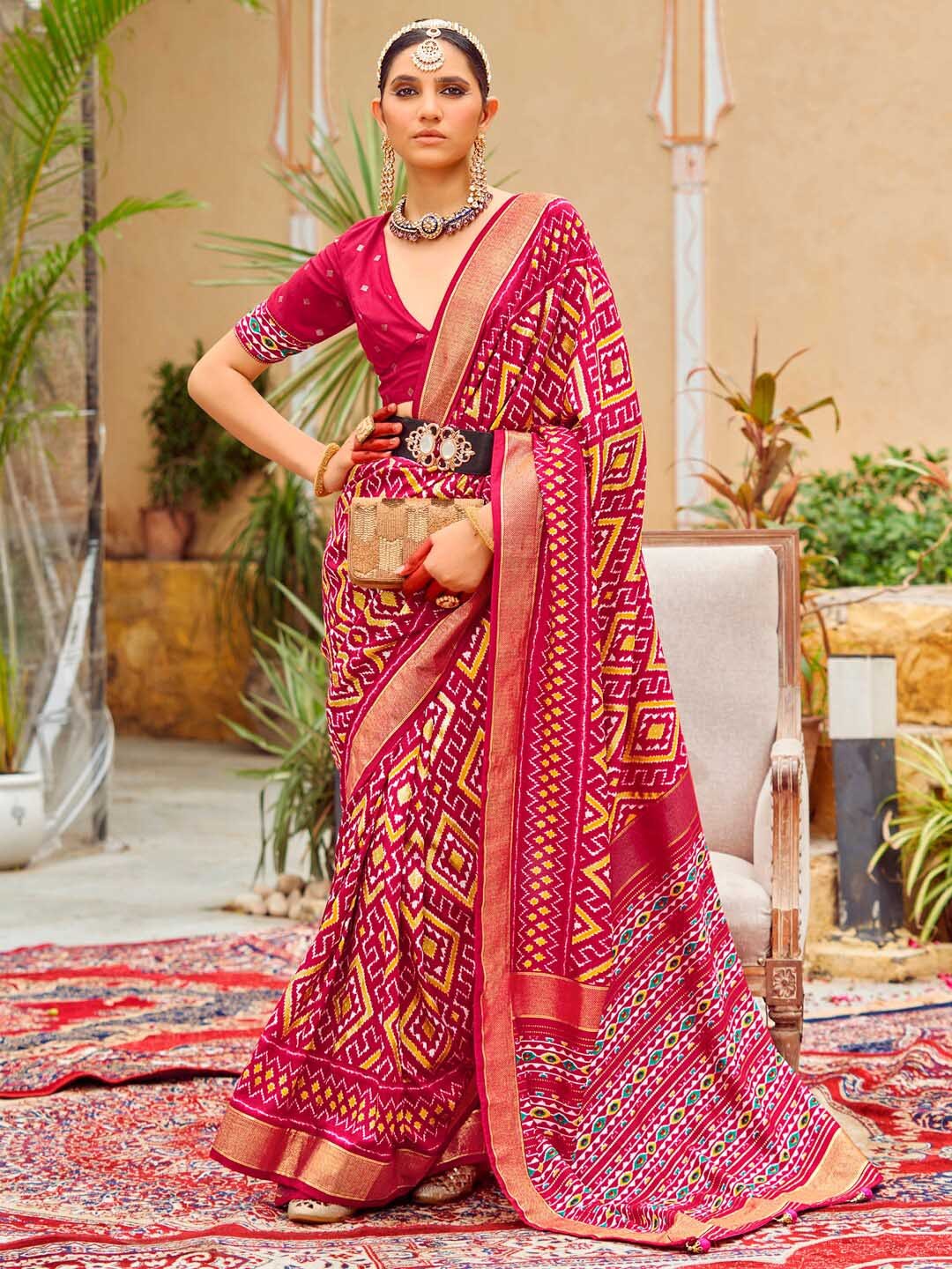 

Saree mall Pink Geometric Printed Zari Tussar Saree
