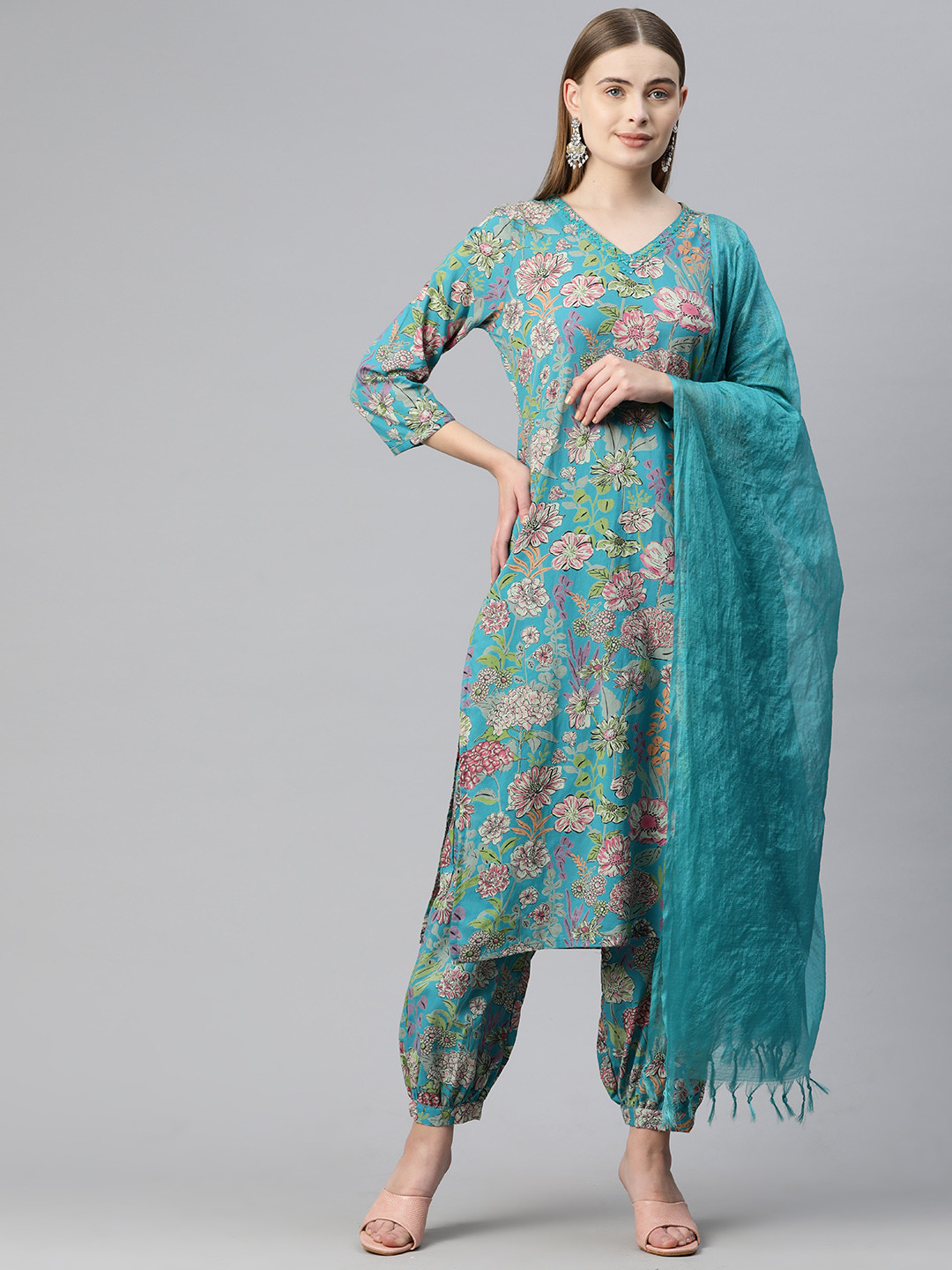 

Readiprint Fashions Women Floral Printed Regular Thread Work Pure Cotton Kurta with Salwar & With Dupatta, Sea green