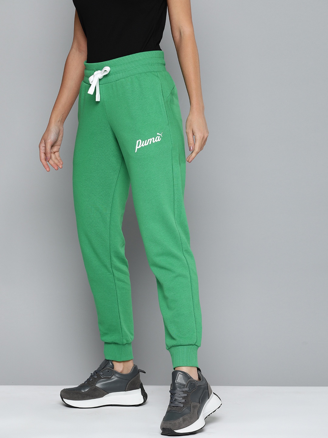 

Puma Women ESS+ Script Joggers, Green