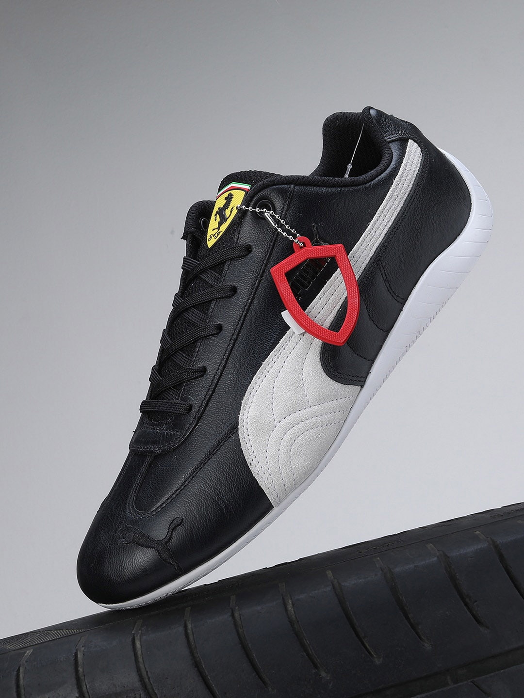 

PUMA Motorsport Unisex Scuderia Ferrari Speedcat Racing Sneakers, Black