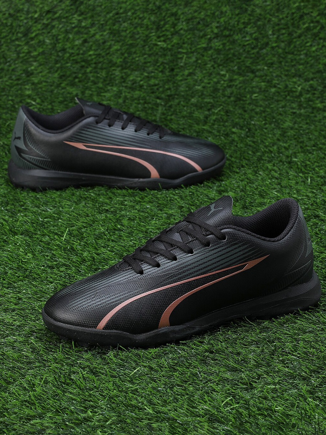 

Puma Kids ULTRA PLAY TT Youth Football Boots, Black