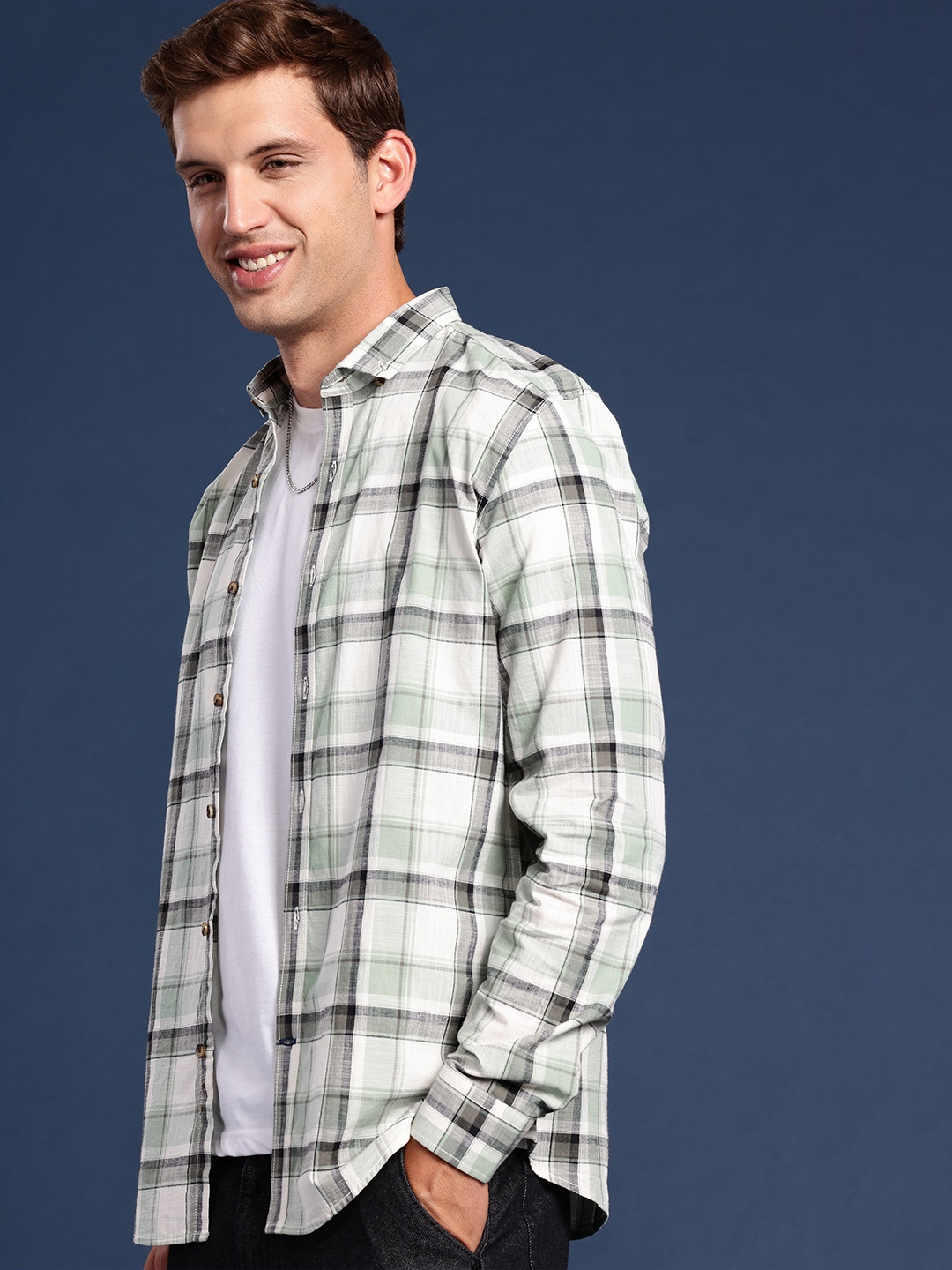 

Mast & Harbour Men Standard Checked Casual Shirt, Green