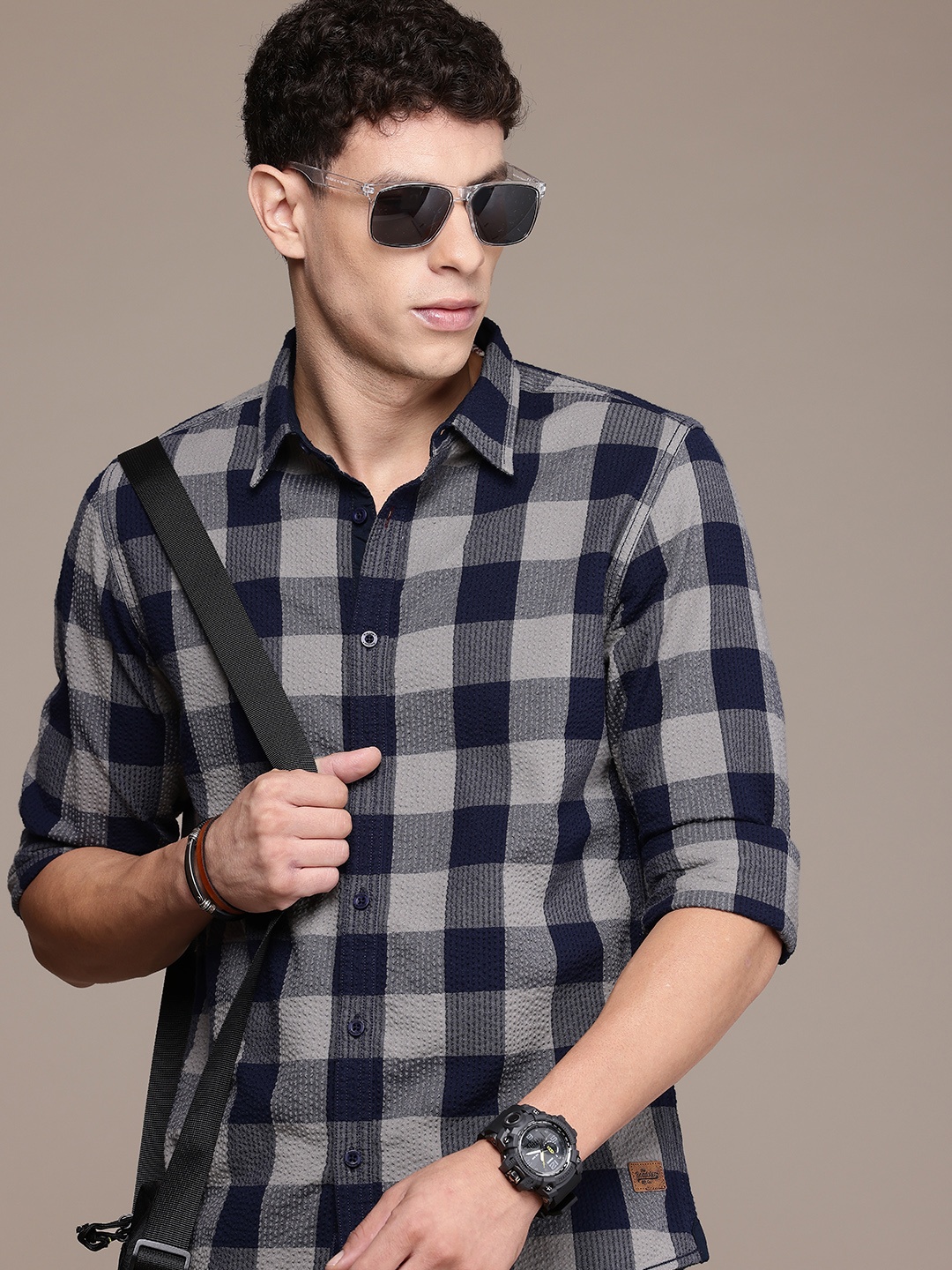 

The Roadster Life Co. Buffalo Checked Pure Cotton Casual Shirt, Navy blue