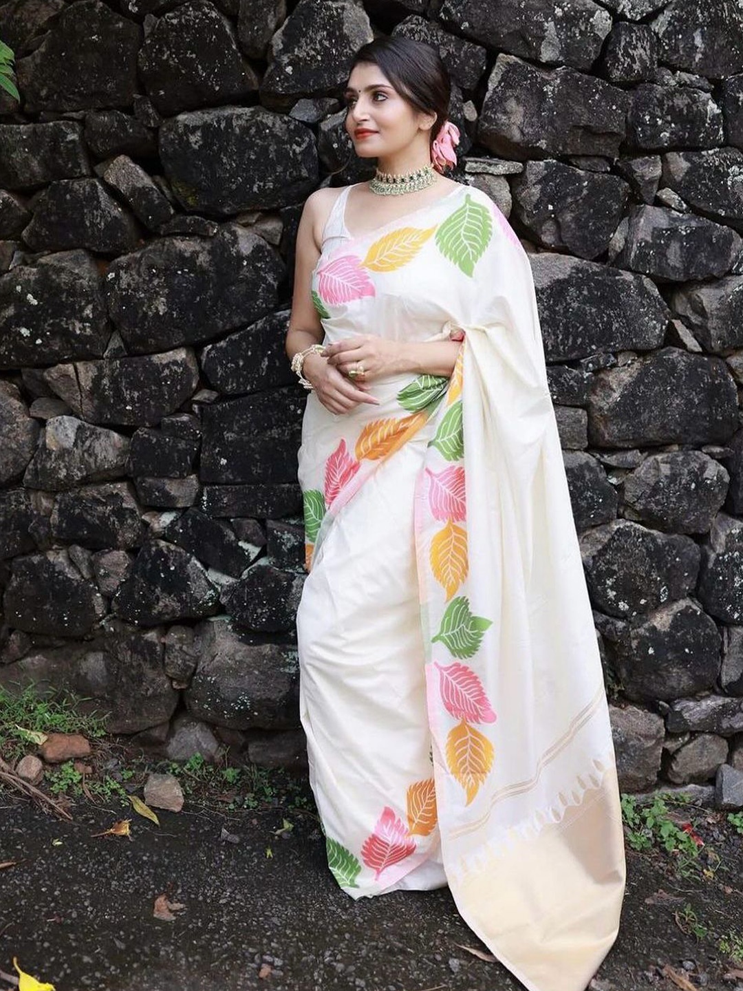 

Mitera Flora Printed Weaving Silk Saree, White