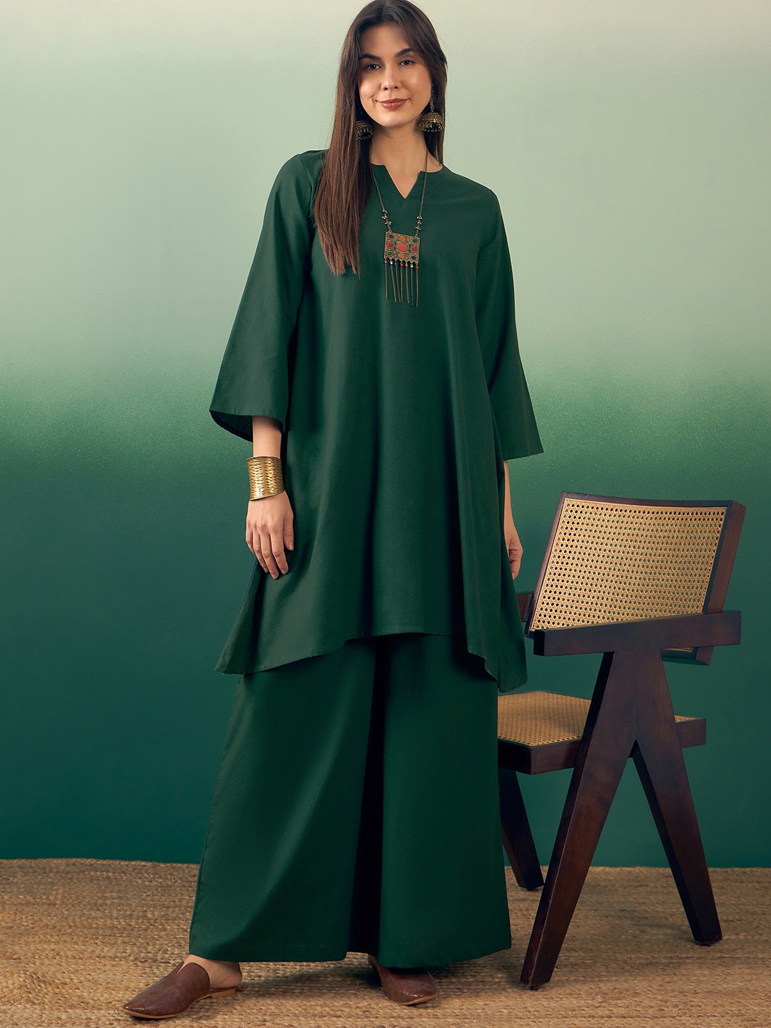 

InWeave Regular Pure Cotton Kurta with Palazzos, Green
