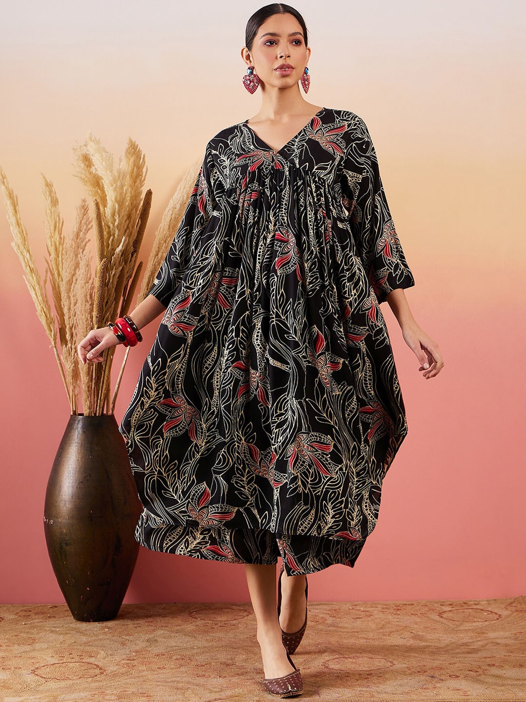 

InWeave Floral Printed Regular Kurta with Palazzos, Black