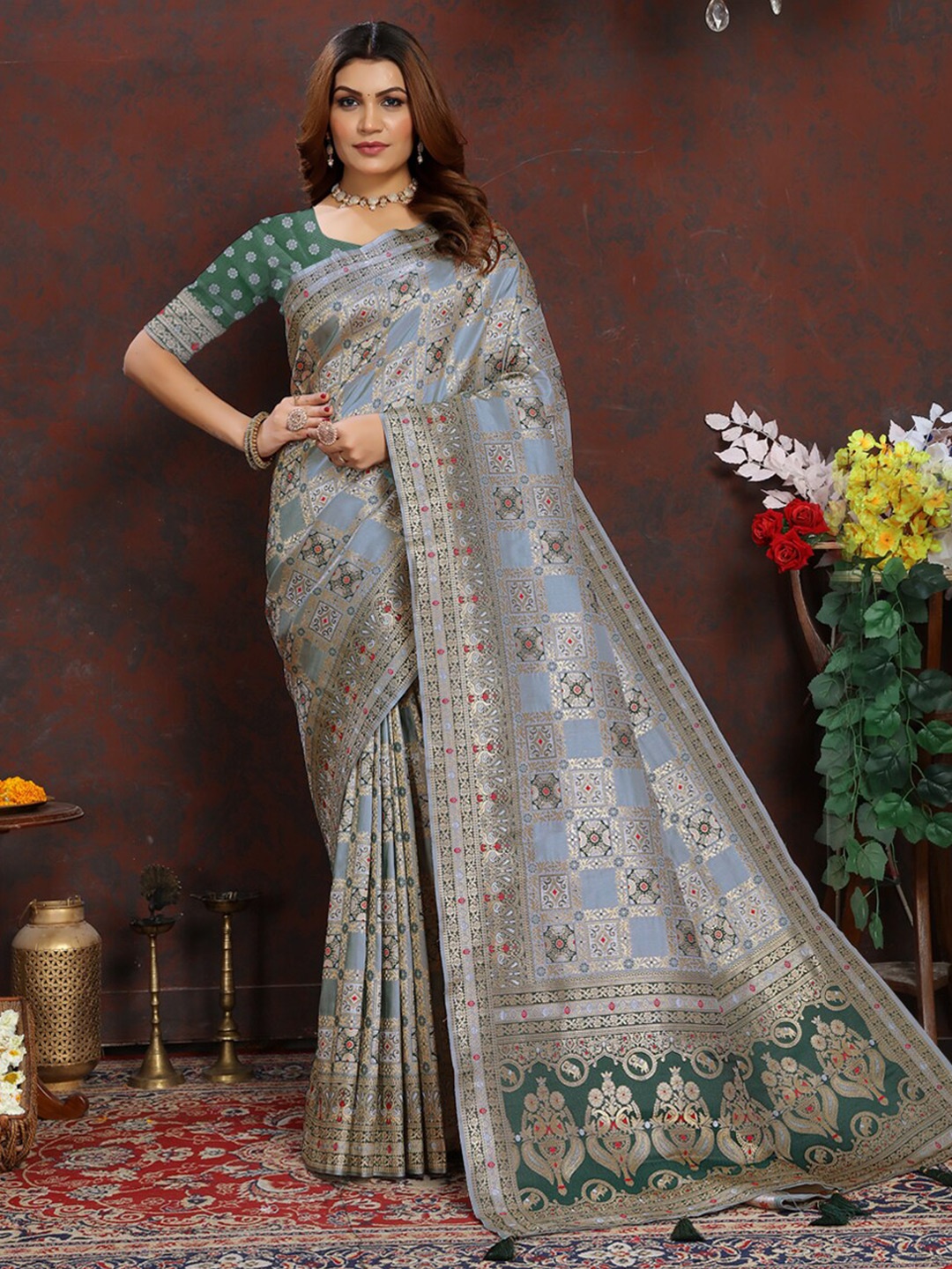 

KANOODA Woven Design Zari Banarasi Saree, Grey