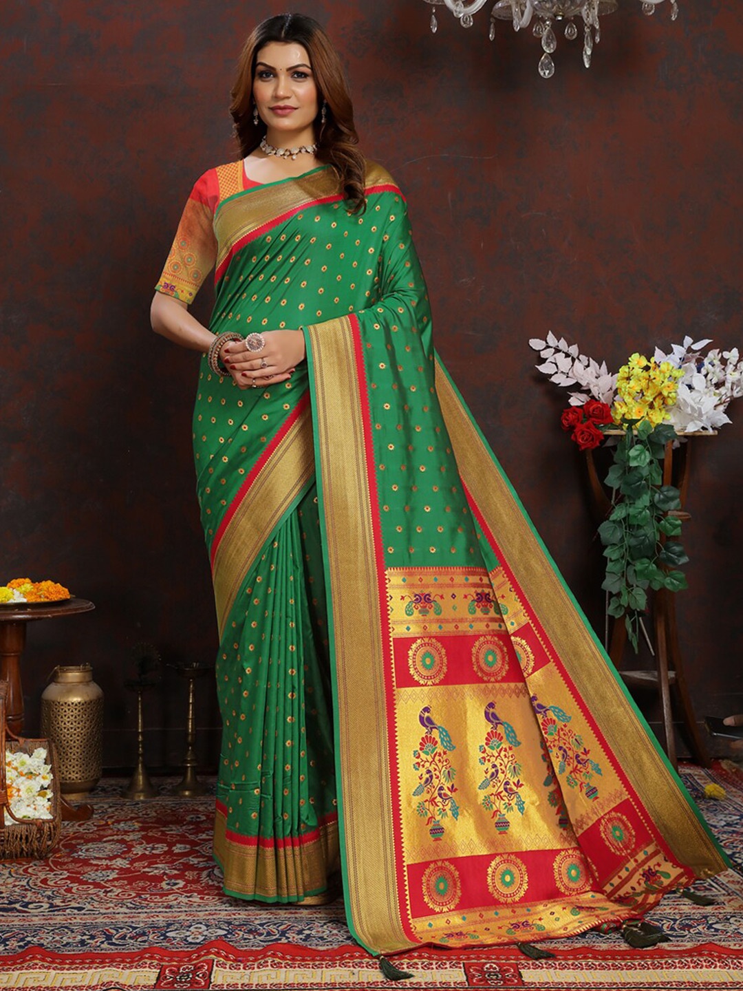 

KANOODA Ethnic Woven Design Zari Banarasi Saree, Green