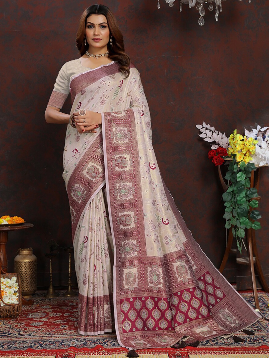 

KANOODA Woven Design Zari Banarasi Saree, Maroon
