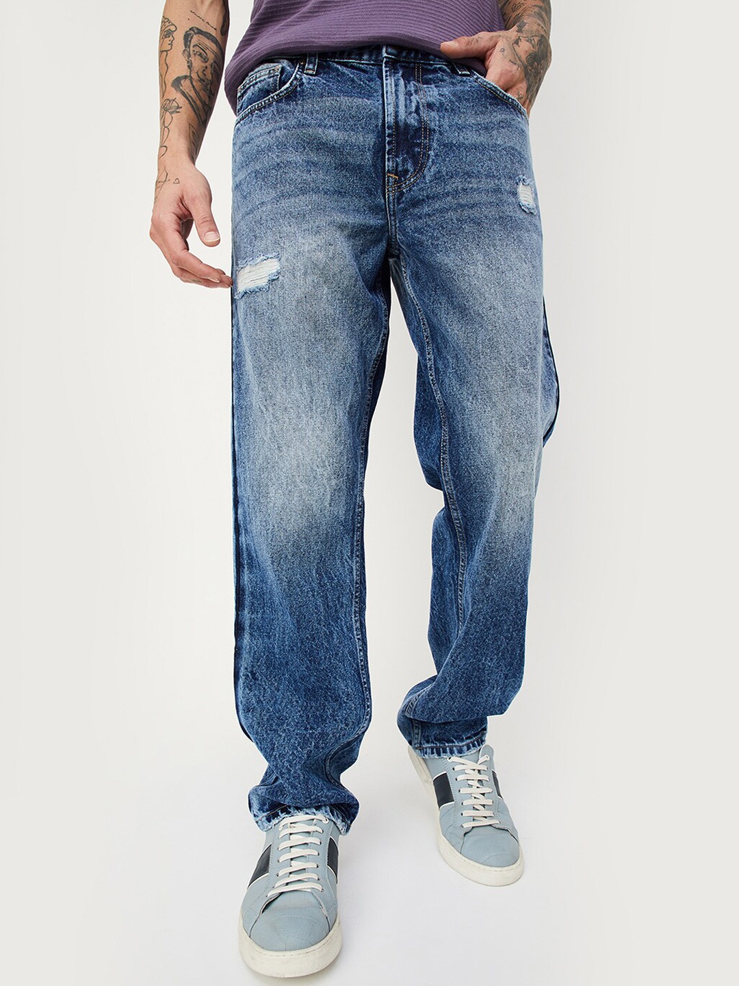 

max Men Mildly Distressed Heavy Fade Pure Cotton Jeans, Blue