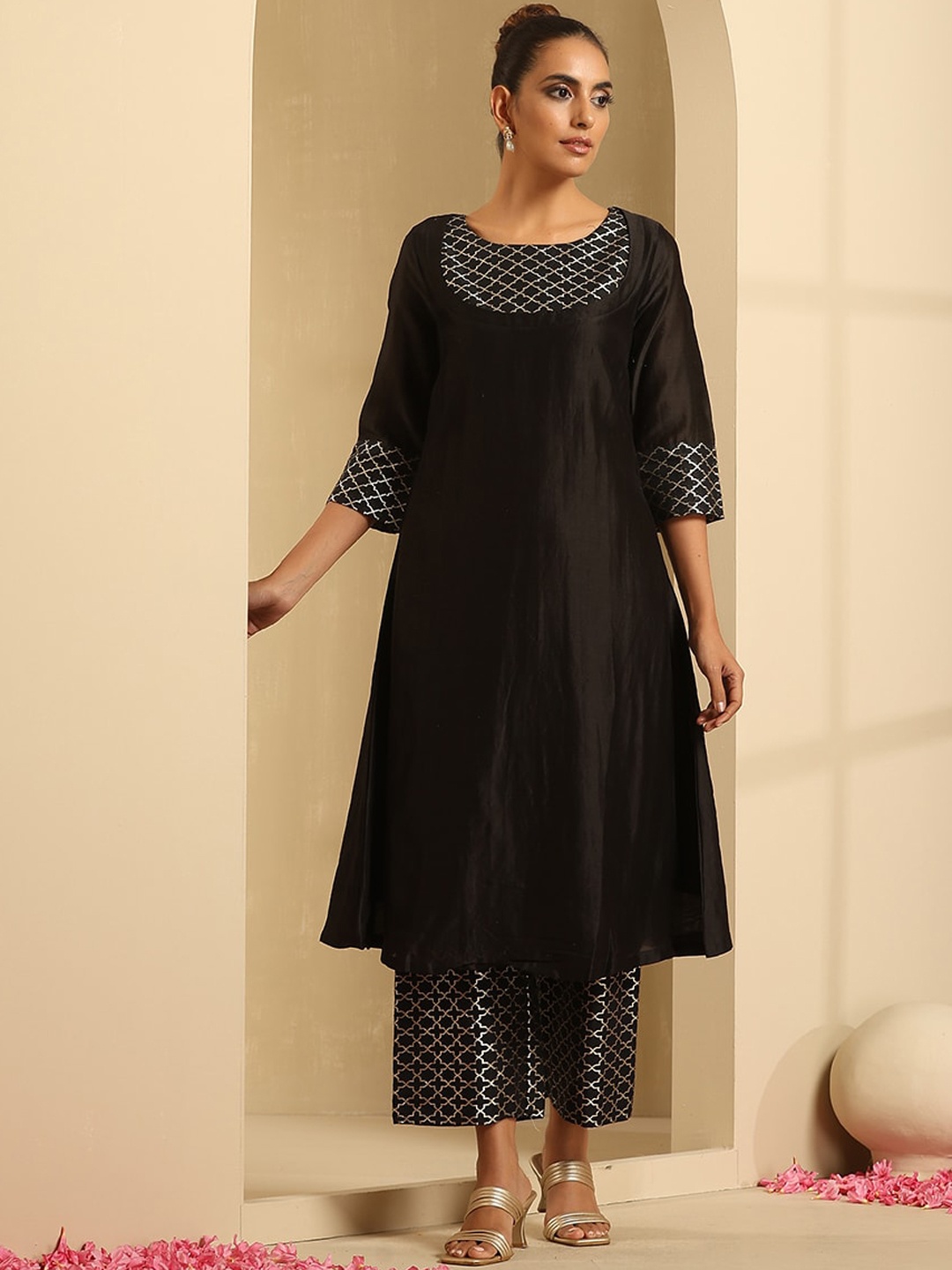 

indy Raaga Yoke Design Regular Chanderi Silk Kurta with Trousers, Black