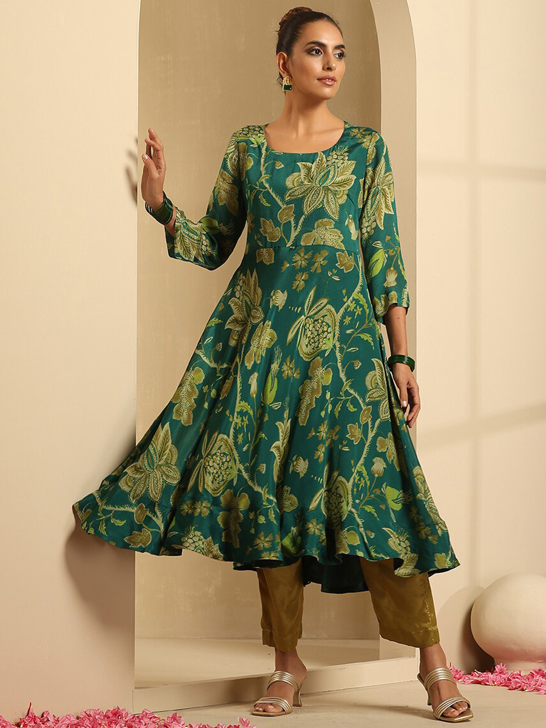 

indy Raaga Floral Printed Regular Silk Chiffon Kurta with Trousers, Green