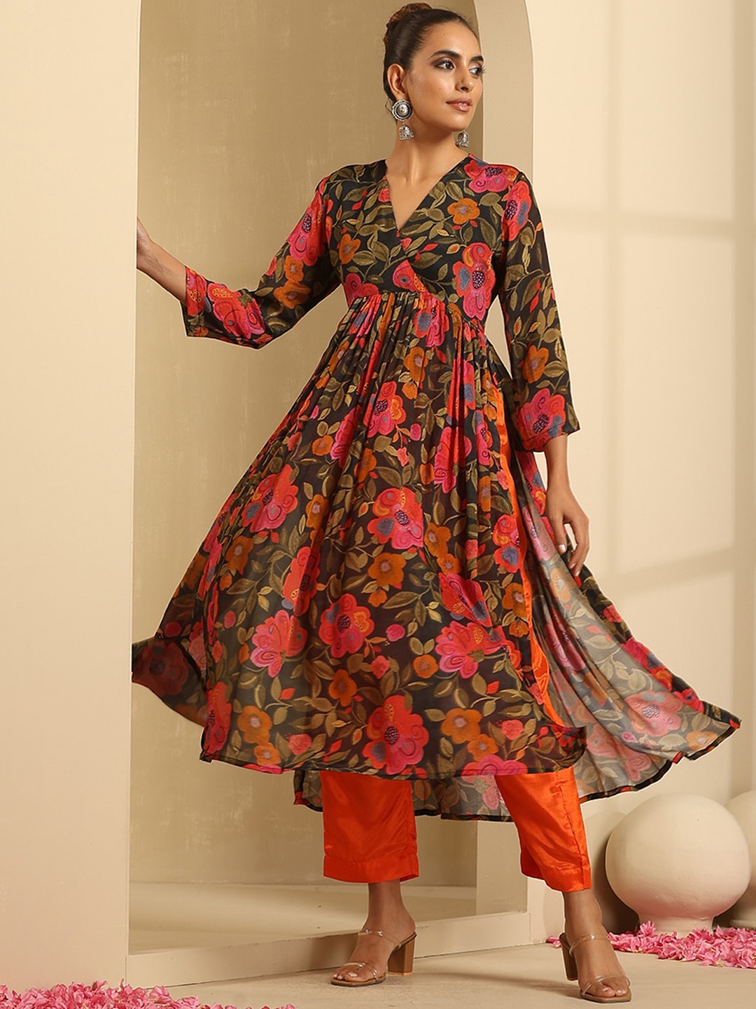 

indy Raaga Floral Printed Regular Silk Chiffon Kurta with Trousers, Black