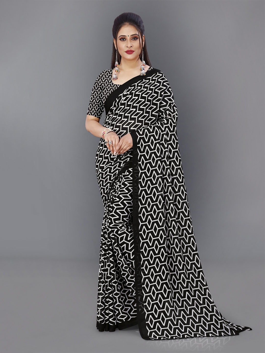 

Moda Rapido Geometric Printed Saree, Black