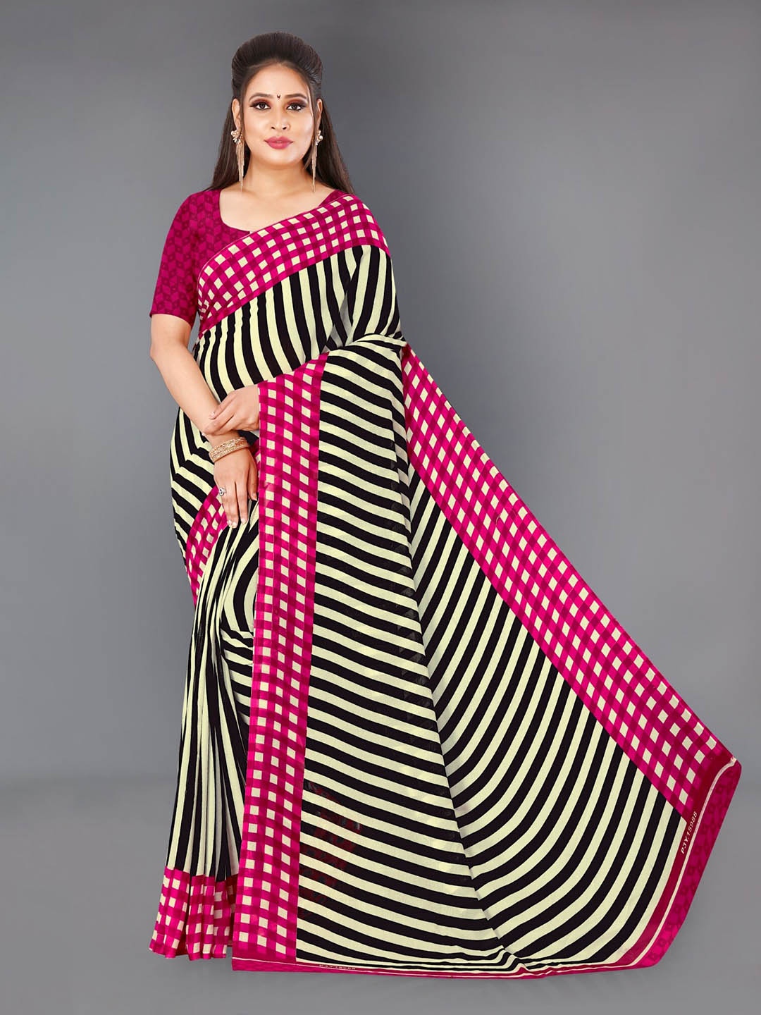 

ANAND SAREES Striped Printed Saree, Black