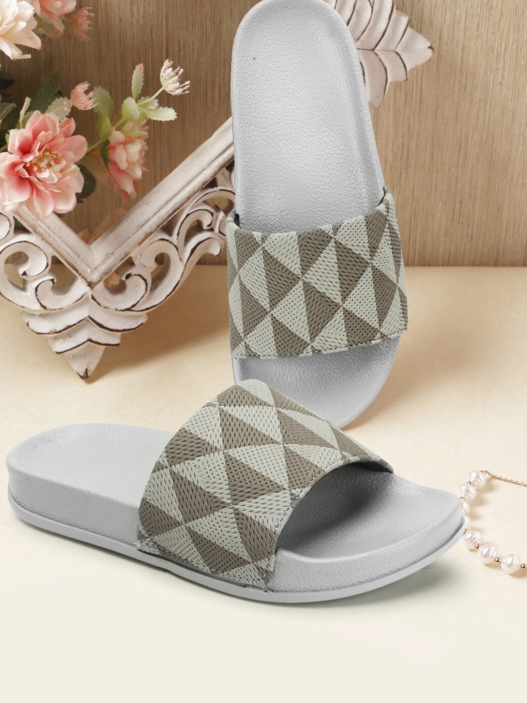 

Colo Women Printed Sliders, Grey