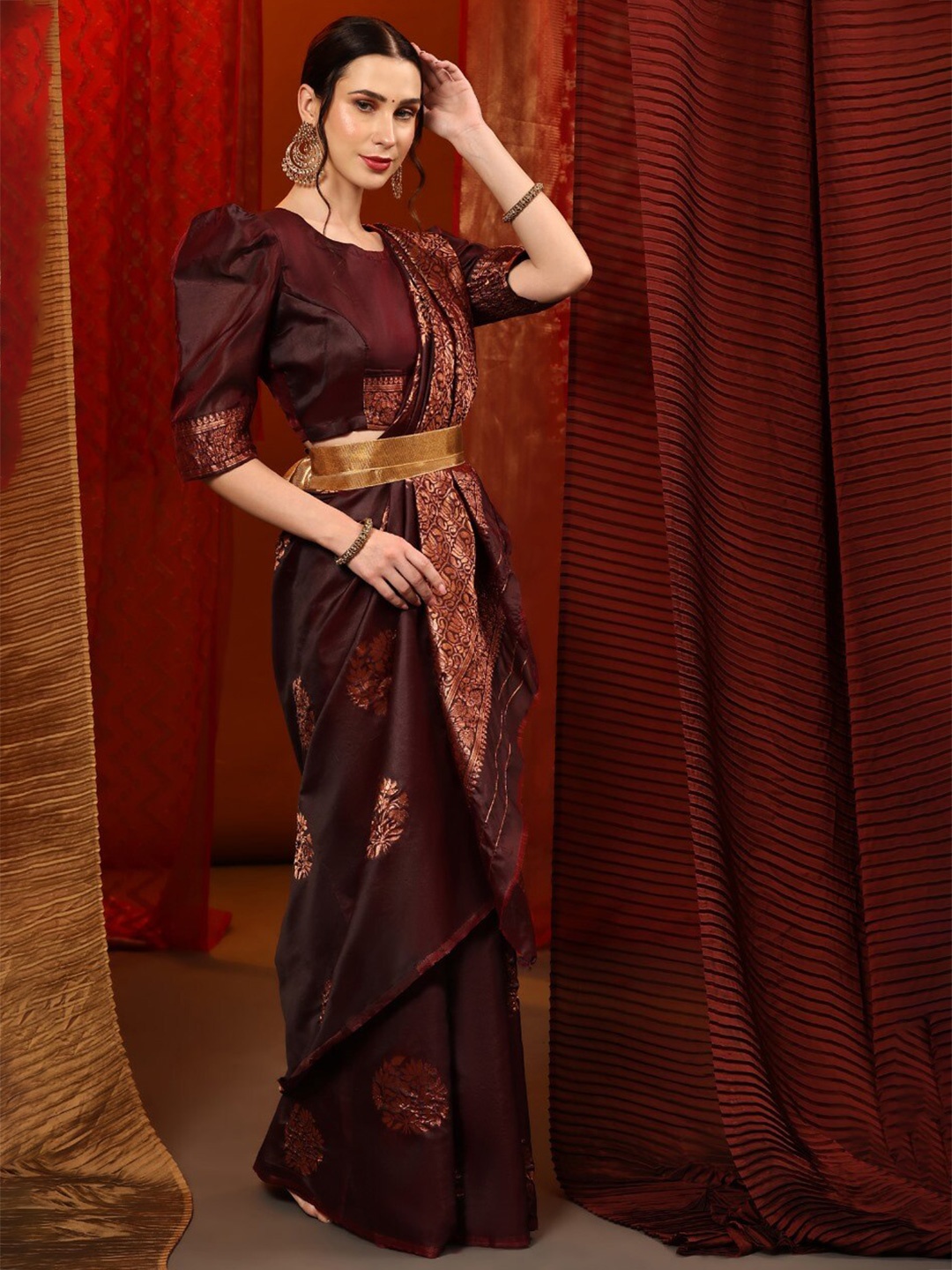 

RadadiyaTRD Floral Woven Design Blend Saree, Brown