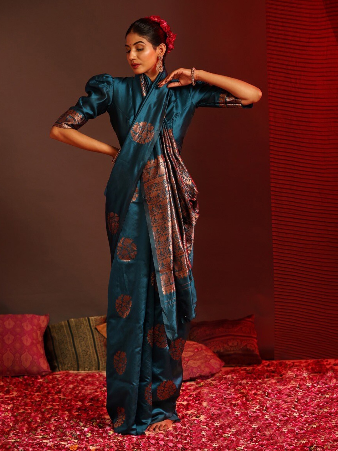 

RadadiyaTRD Floral Woven Design Zari Saree, Turquoise blue