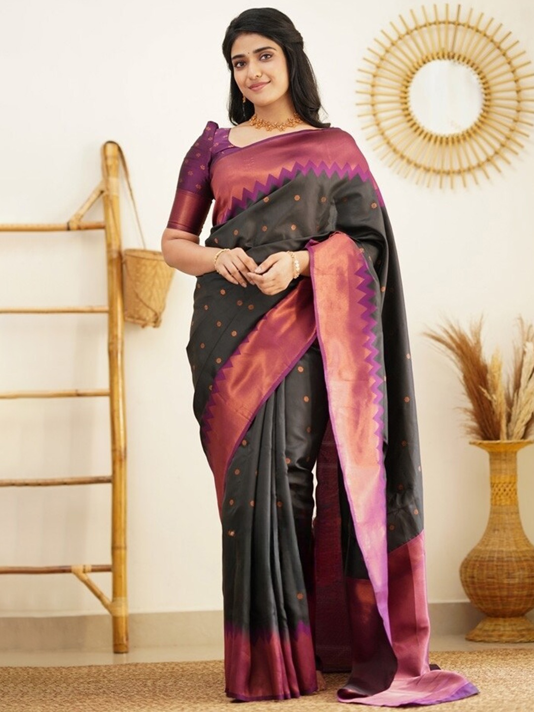

MUKHITA Floral Woven Design Zari Kanjeevaram Saree, Black
