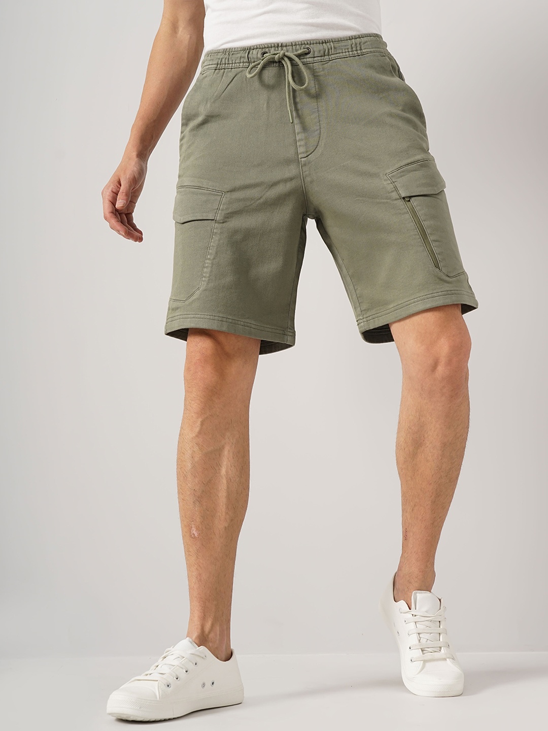 

Celio Men Loose Fit Mid-Rise Cargo Shorts, Olive