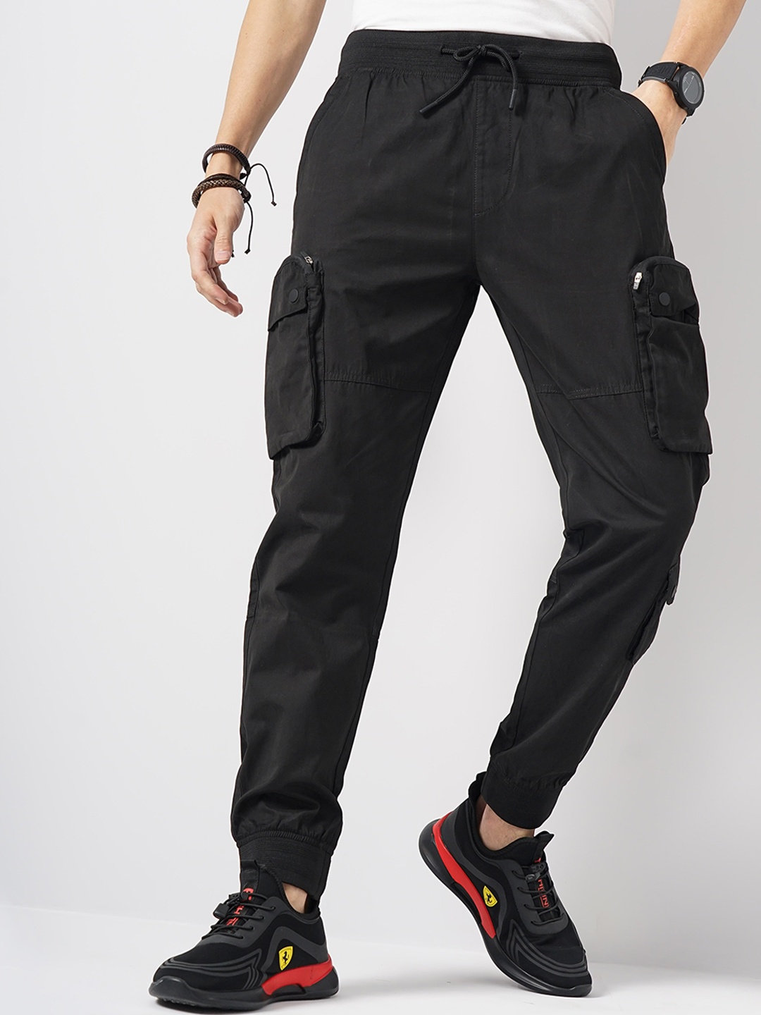 

Celio Men Regular Fit Mid Rise Cargos, Black