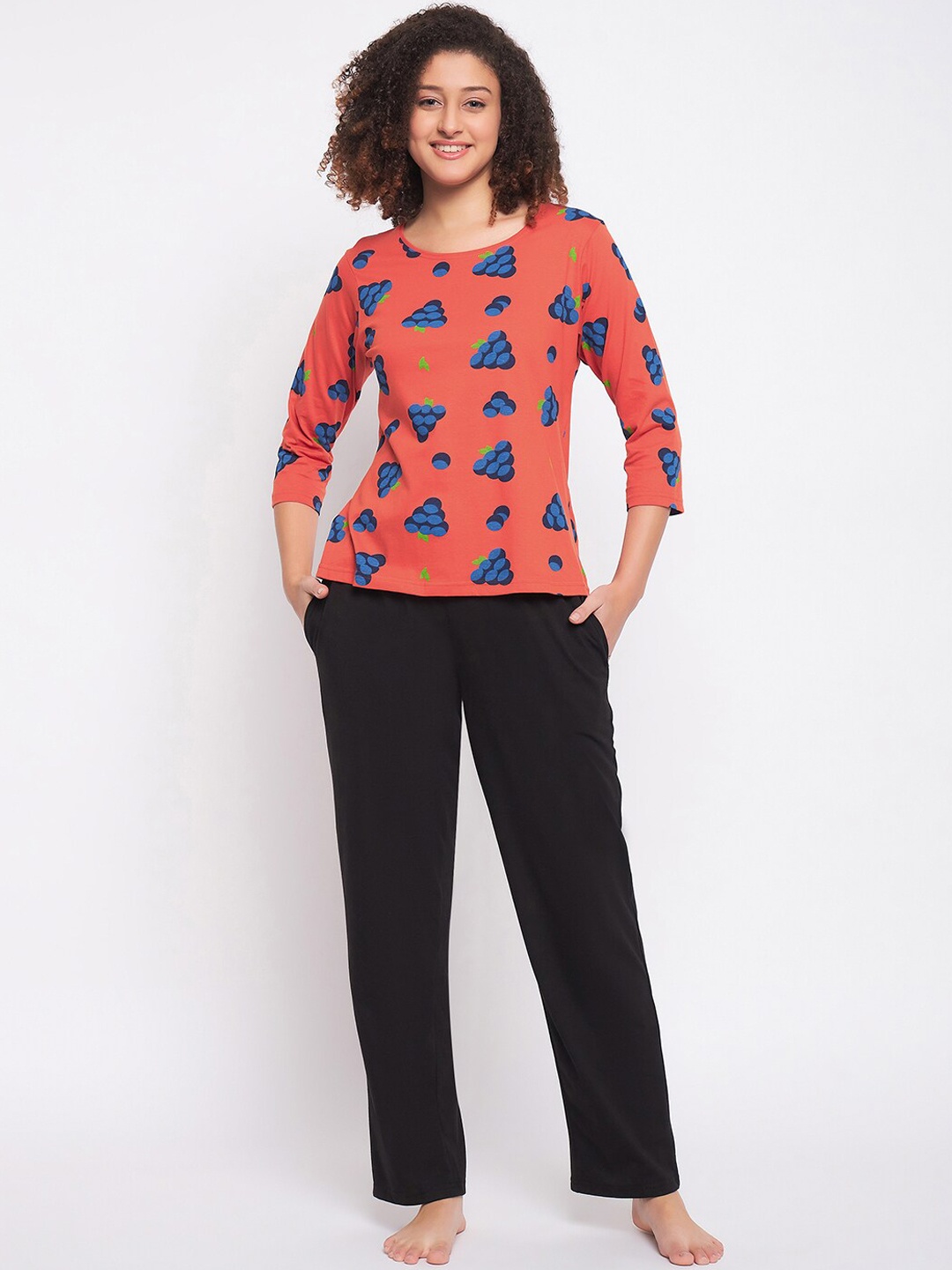 

Clovia Red Geometric Printed Pure Cotton Night Suit