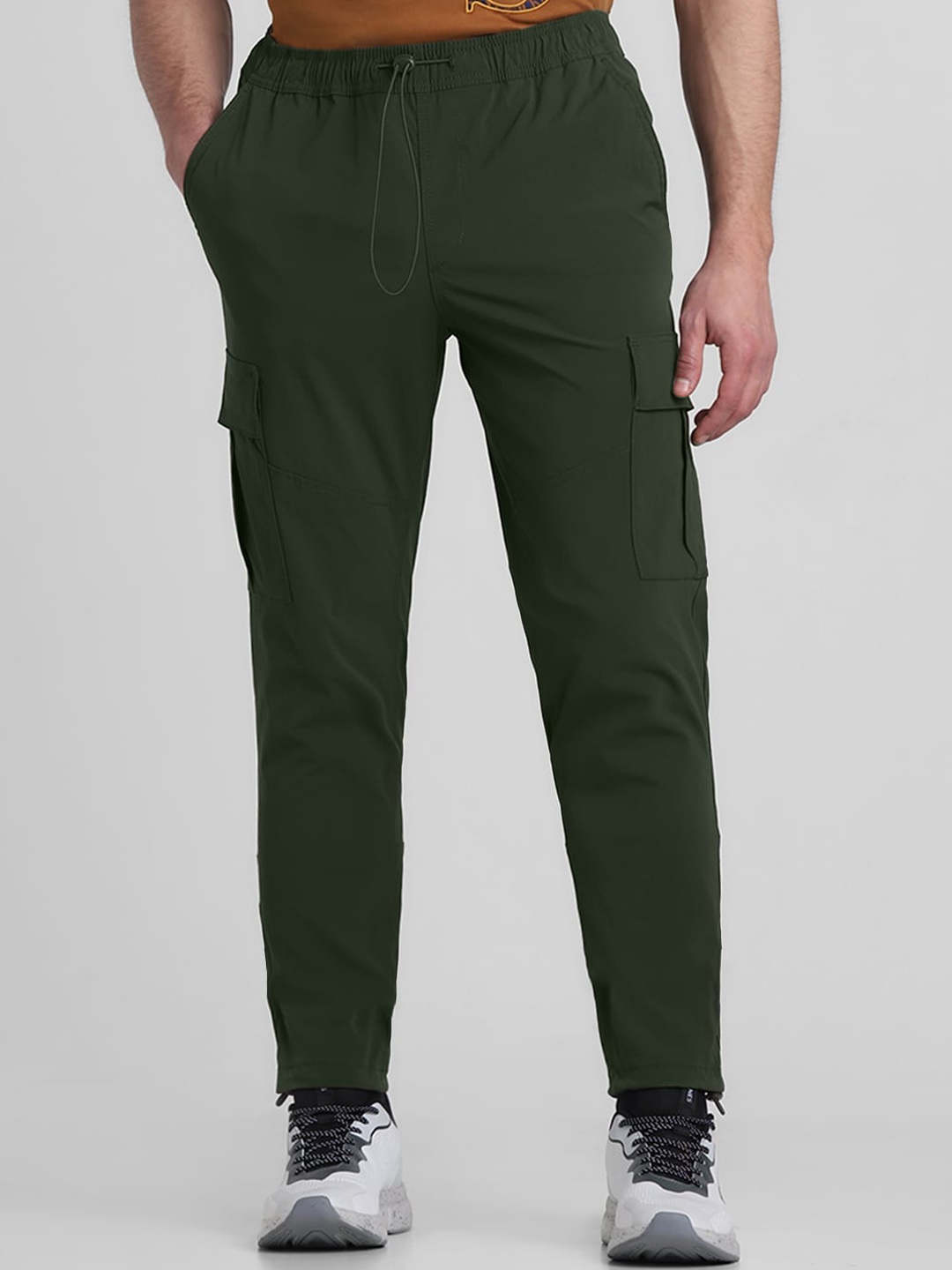 

Jack & Jones Men Slim Fit Mid-Rise Cargos Trousers, Green