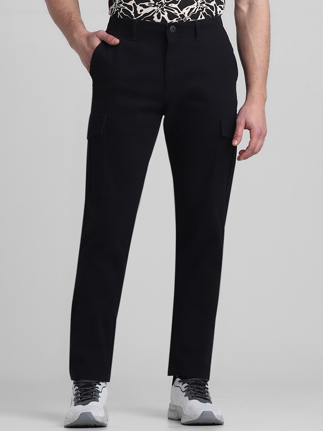 

Jack & Jones Men Slim Fit Cotton Cargos Trousers, Black