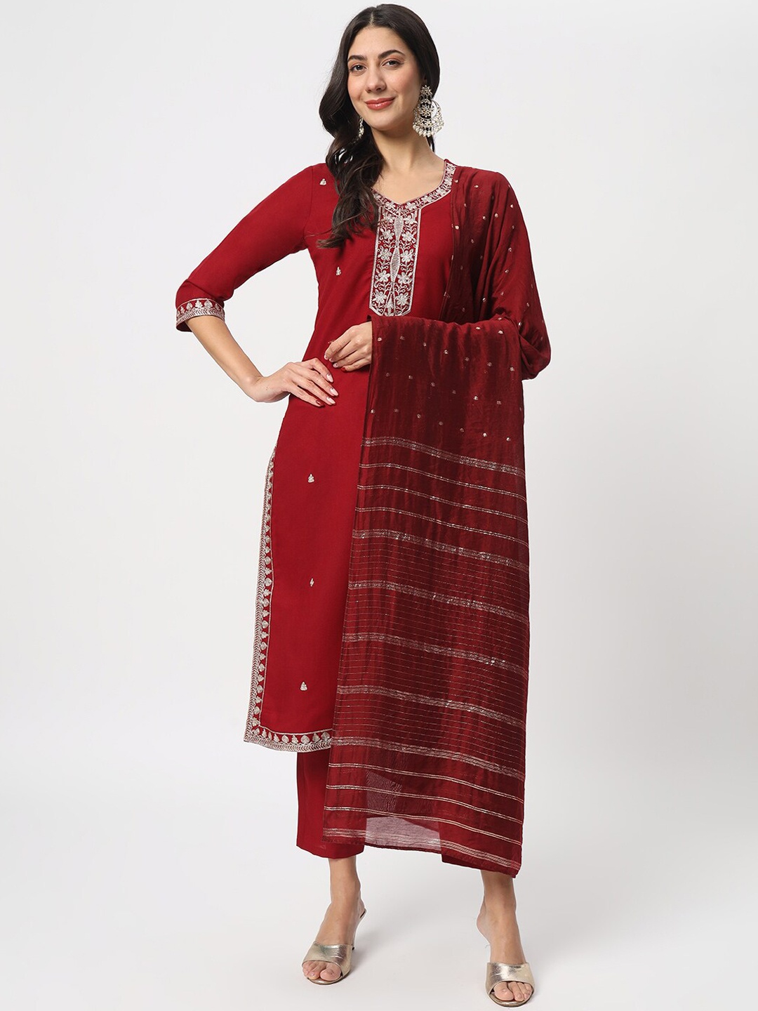 

SALWAT Ethnic Motifs Embroidered Regular Thread Work Kurta with Trousers & With Dupatta, Maroon